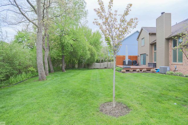 6740 Redford Circle, Troy, MI 48085