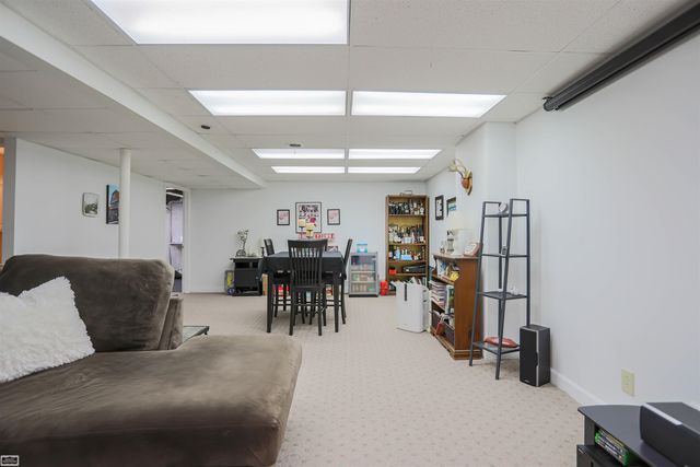 6740 Redford Circle, Troy, MI 48085