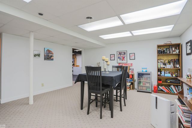 6740 Redford Circle, Troy, MI 48085