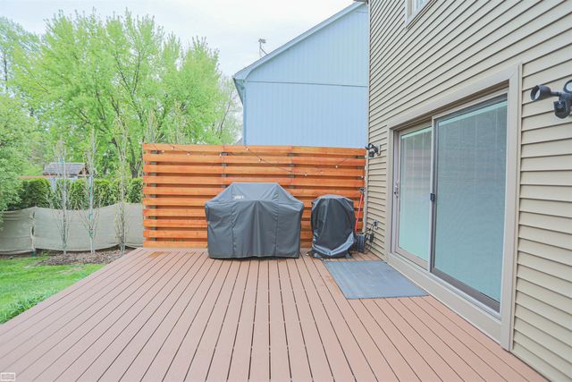 6740 Redford Circle, Troy, MI 48085