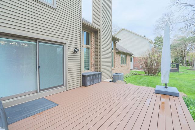 6740 Redford Circle, Troy, MI 48085