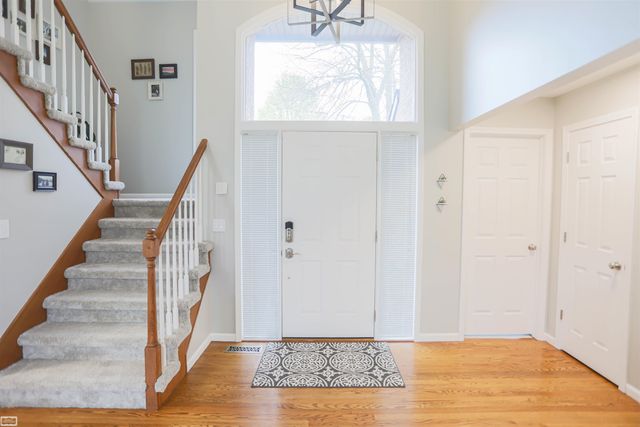 6740 Redford Circle, Troy, MI 48085