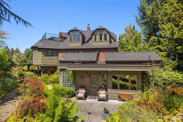 3333 43rd Avenue NE, Seattle, WA 98105