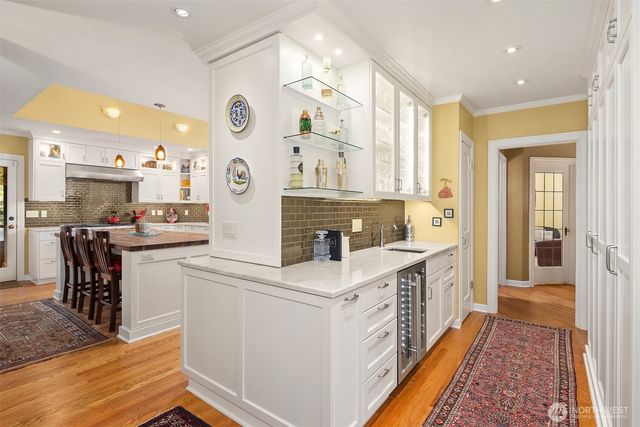 3333 43rd Avenue NE, Seattle, WA 98105