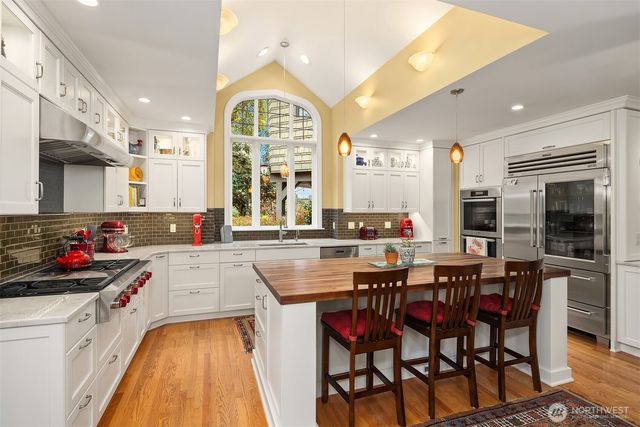 3333 43rd Avenue NE, Seattle, WA 98105