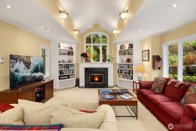3333 43rd Avenue NE, Seattle, WA 98105
