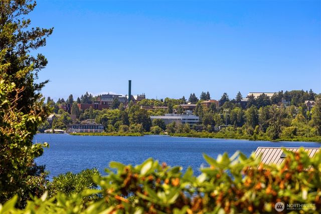 3333 43rd Avenue NE, Seattle, WA 98105