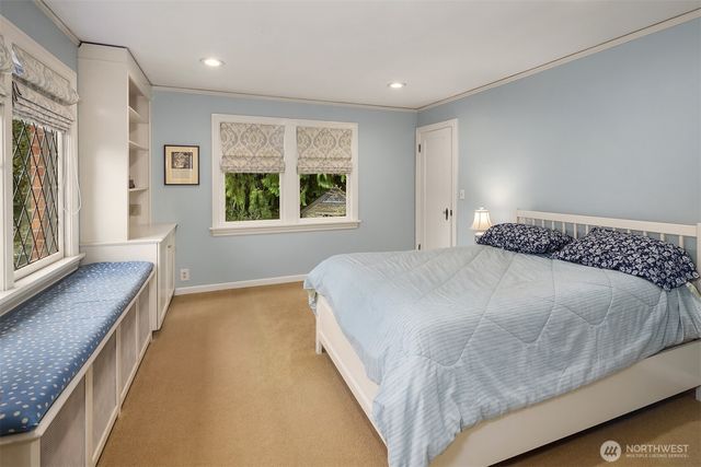 3333 43rd Avenue NE, Seattle, WA 98105