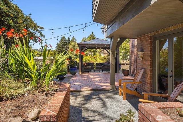 3333 43rd Avenue NE, Seattle, WA 98105