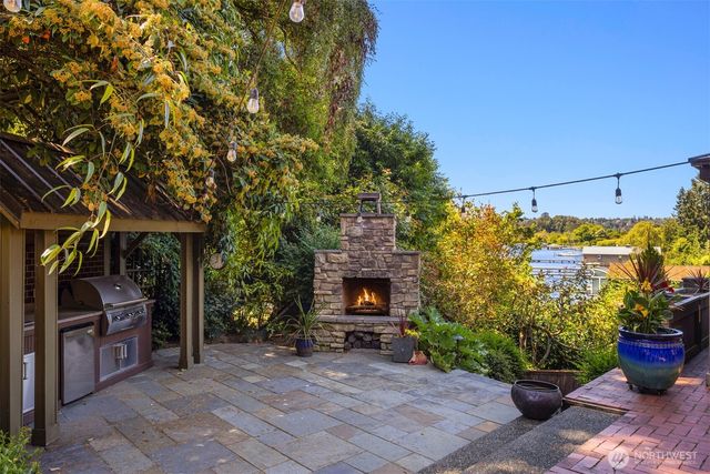 3333 43rd Avenue NE, Seattle, WA 98105