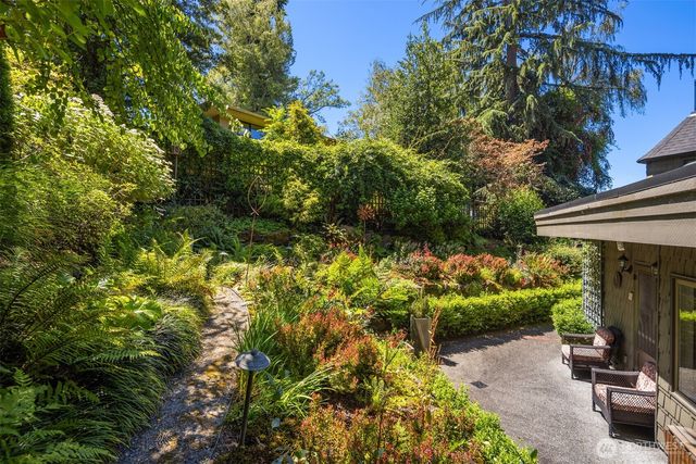 3333 43rd Avenue NE, Seattle, WA 98105