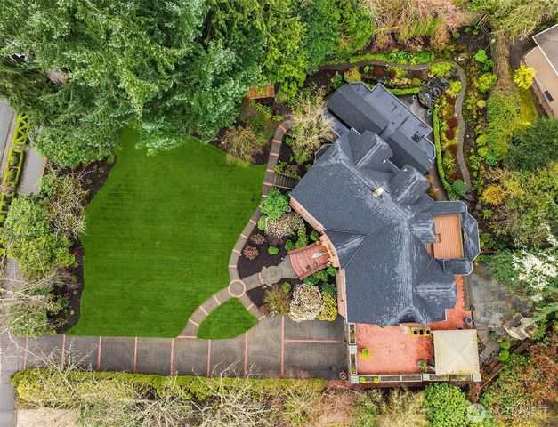 3333 43rd Avenue NE, Seattle, WA 98105