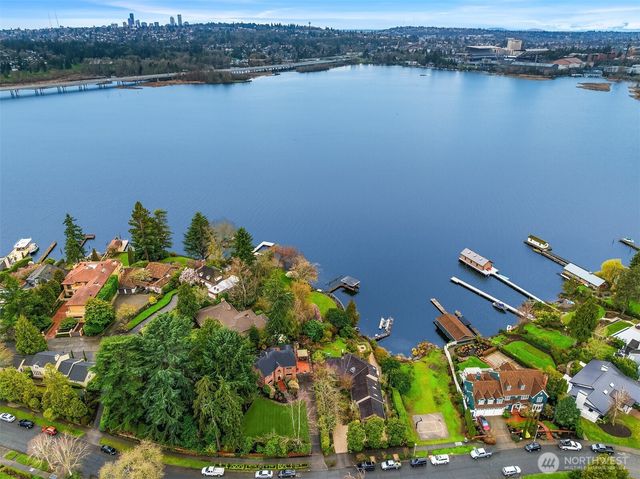 3333 43rd Avenue NE, Seattle, WA 98105