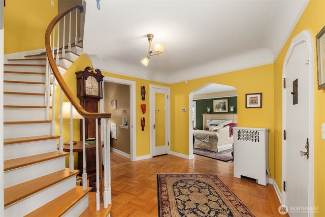3333 43rd Avenue NE, Seattle, WA 98105