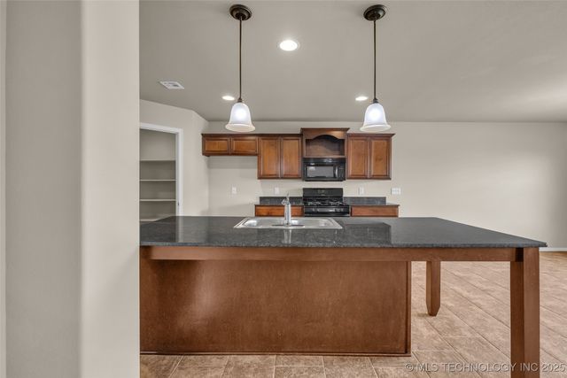 11107 N 145th East Place, Owasso, OK 74055