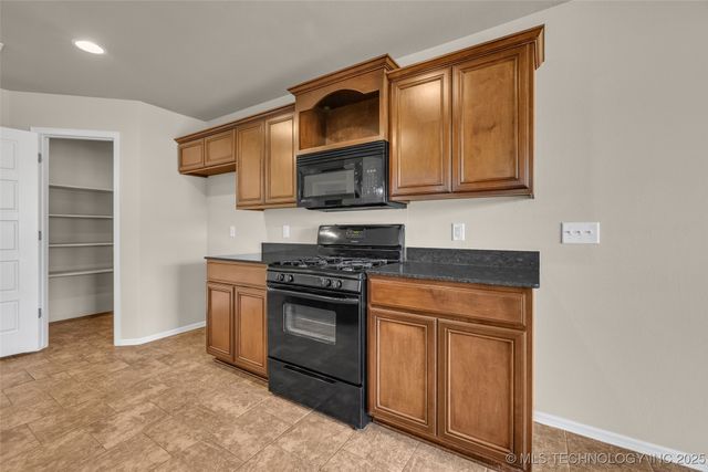 11107 N 145th East Place, Owasso, OK 74055