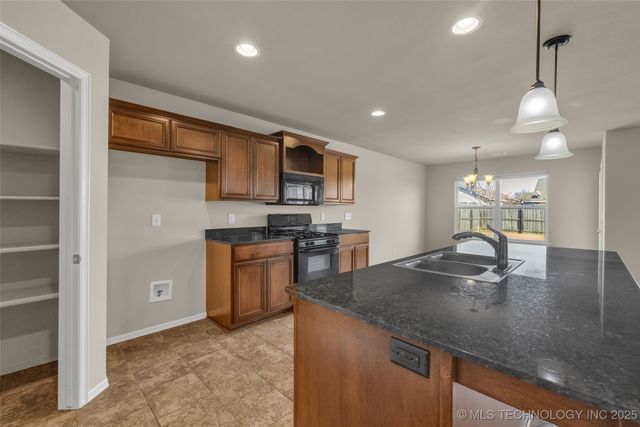 11107 N 145th East Place, Owasso, OK 74055