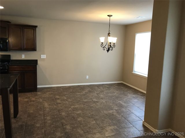 11107 N 145th East Place, Owasso, OK 74055