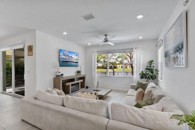 1131 Veleiros Boulevard, Deerfield Beach, FL 33064