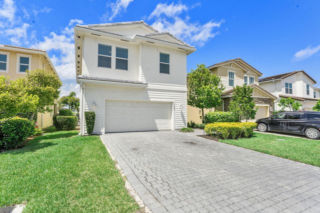 1131 Veleiros Boulevard, Deerfield Beach, FL 33064