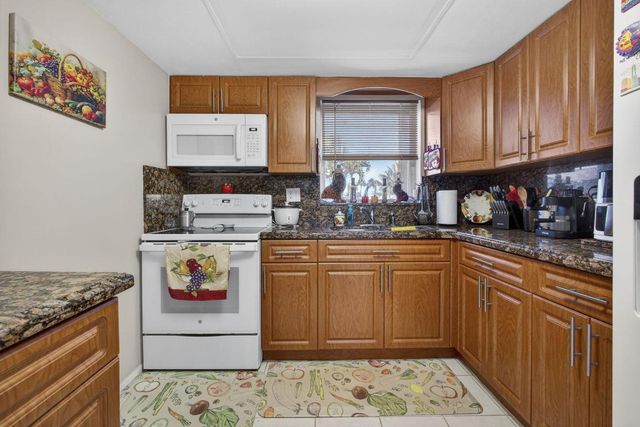 2843 Crosley Drive W J, West Palm Beach, FL 33415