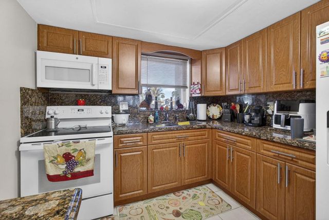 2843 Crosley Drive W J, West Palm Beach, FL 33415