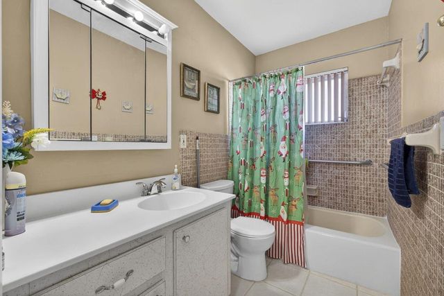 2843 Crosley Drive W J, West Palm Beach, FL 33415