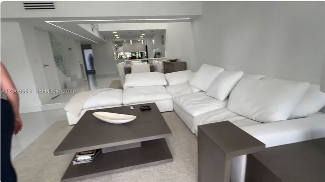 336 Poinciana Dr 1008, Sunny Isles Beach, FL 33160