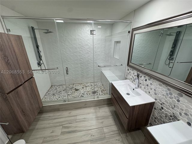 336 Poinciana Dr 1008, Sunny Isles Beach, FL 33160