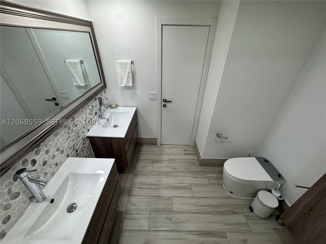 336 Poinciana Dr 1008, Sunny Isles Beach, FL 33160