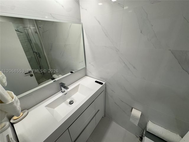 336 Poinciana Dr 1008, Sunny Isles Beach, FL 33160