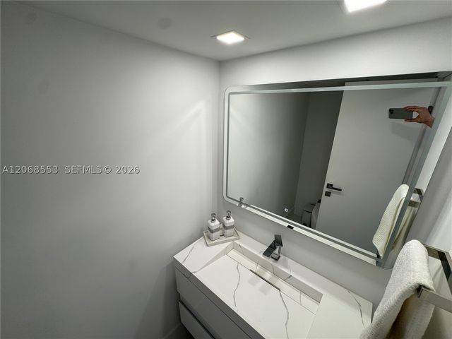 336 Poinciana Dr 1008, Sunny Isles Beach, FL 33160