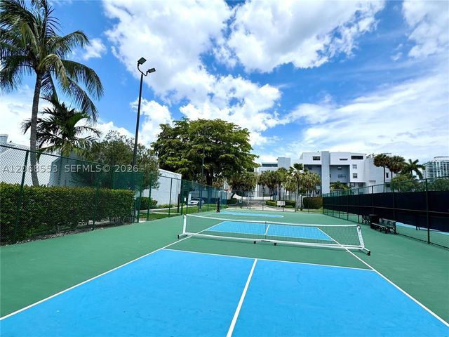 336 Poinciana Dr 1008, Sunny Isles Beach, FL 33160