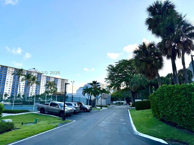 336 Poinciana Dr 1008, Sunny Isles Beach, FL 33160