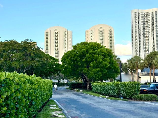 336 Poinciana Dr 1008, Sunny Isles Beach, FL 33160