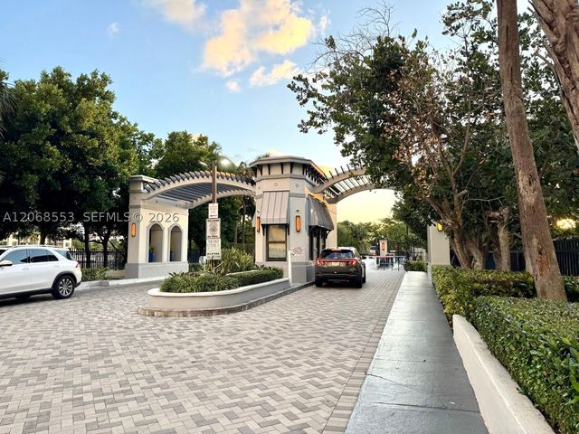 336 Poinciana Dr 1008, Sunny Isles Beach, FL 33160
