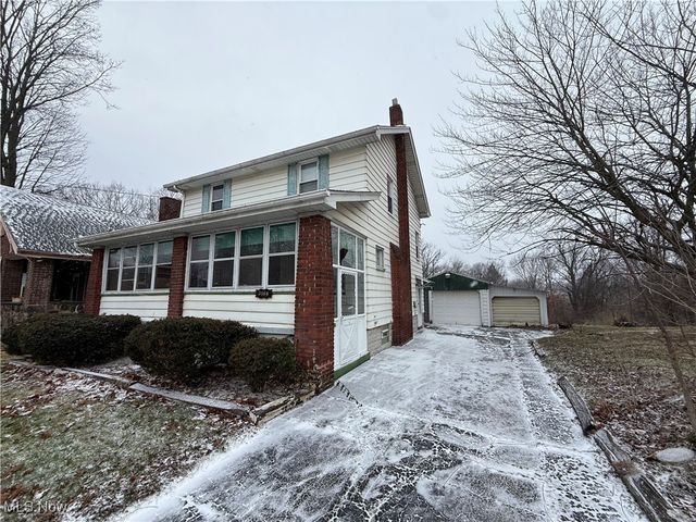 3166 Pine Hollow Drive, Youngstown, OH 44502