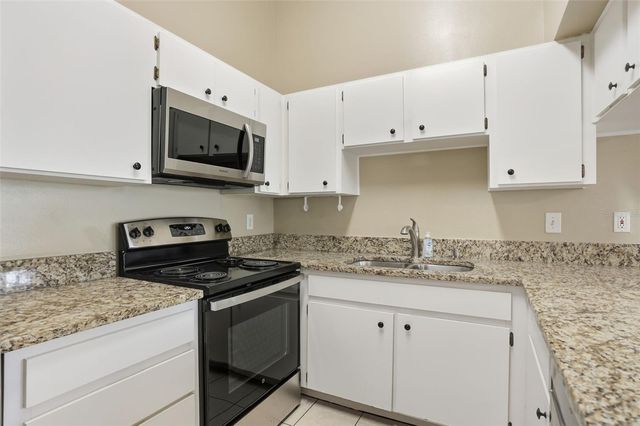 3002 W CLEVELAND STREET E10, Tampa, FL 33609