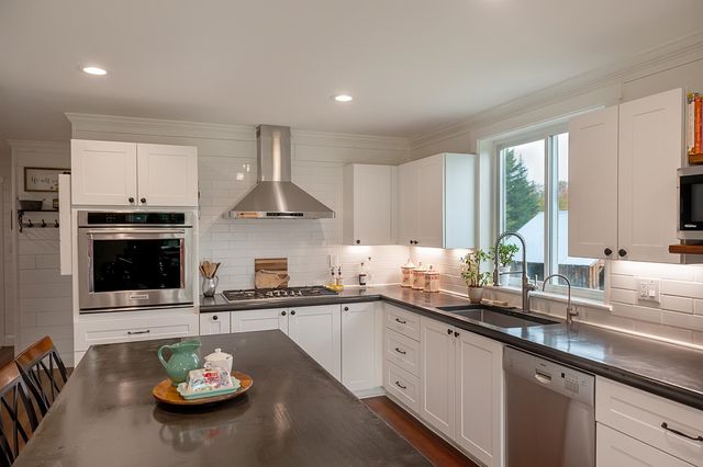 130 Center Road, Hardwick, VT 05843