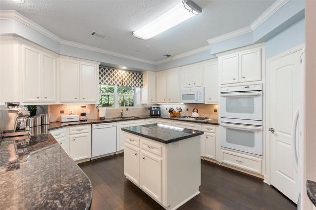12418 Longmire Way, Conroe, TX 77304