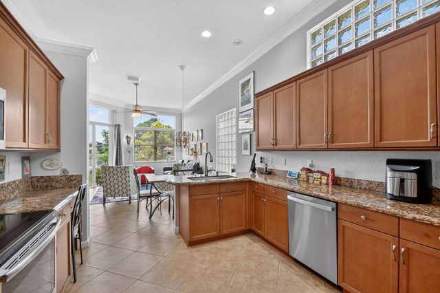 8553 E Via Grande E, Wellington, FL 33411