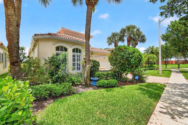 8553 E Via Grande E, Wellington, FL 33411