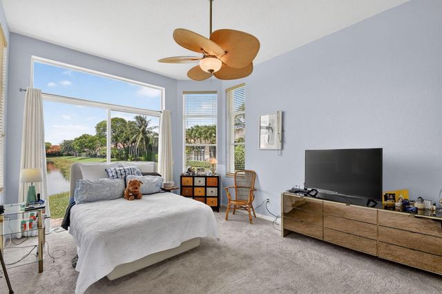 8553 E Via Grande E, Wellington, FL 33411