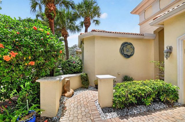 8553 E Via Grande E, Wellington, FL 33411