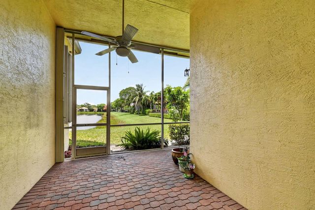 8553 E Via Grande E, Wellington, FL 33411