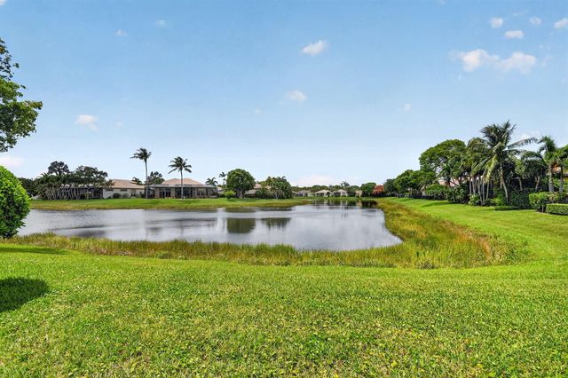 8553 E Via Grande E, Wellington, FL 33411