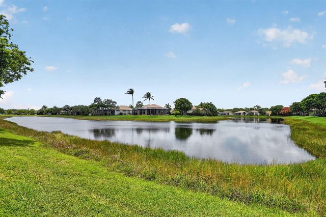 8553 E Via Grande E, Wellington, FL 33411