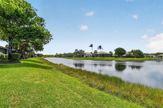 8553 E Via Grande E, Wellington, FL 33411