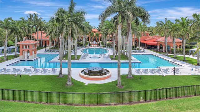 8553 E Via Grande E, Wellington, FL 33411