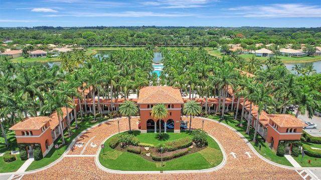 8553 E Via Grande E, Wellington, FL 33411